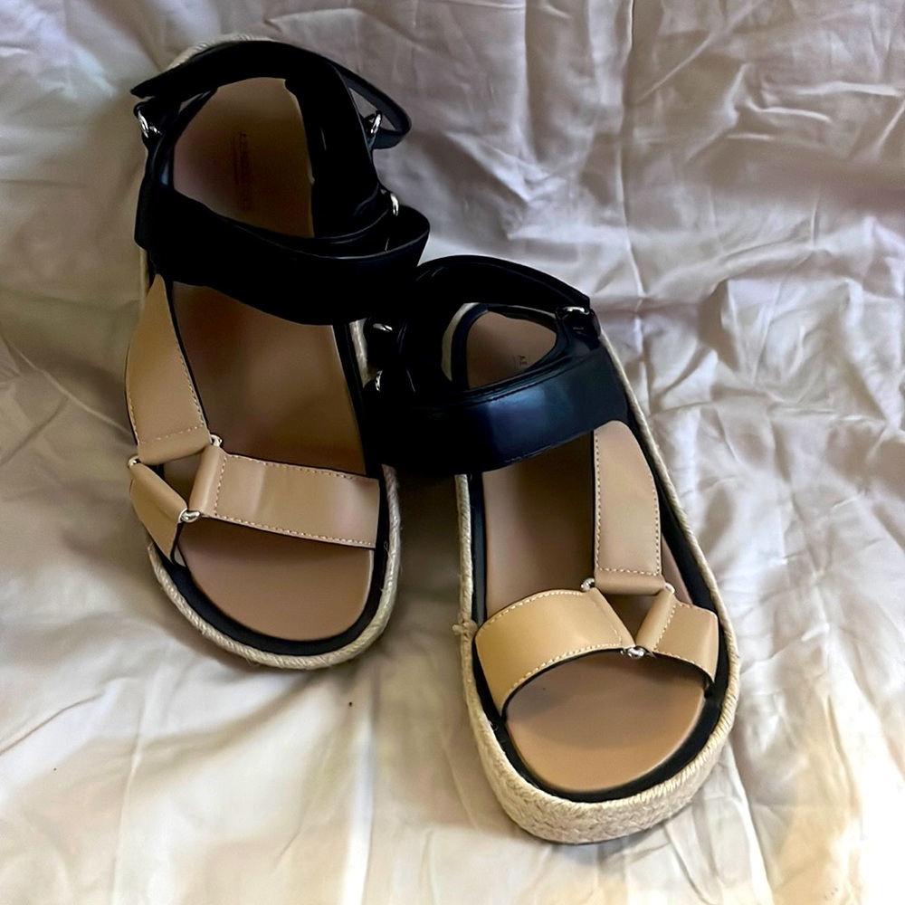 Brand new never worn. Areosoles. Black and tan. 9 1/2